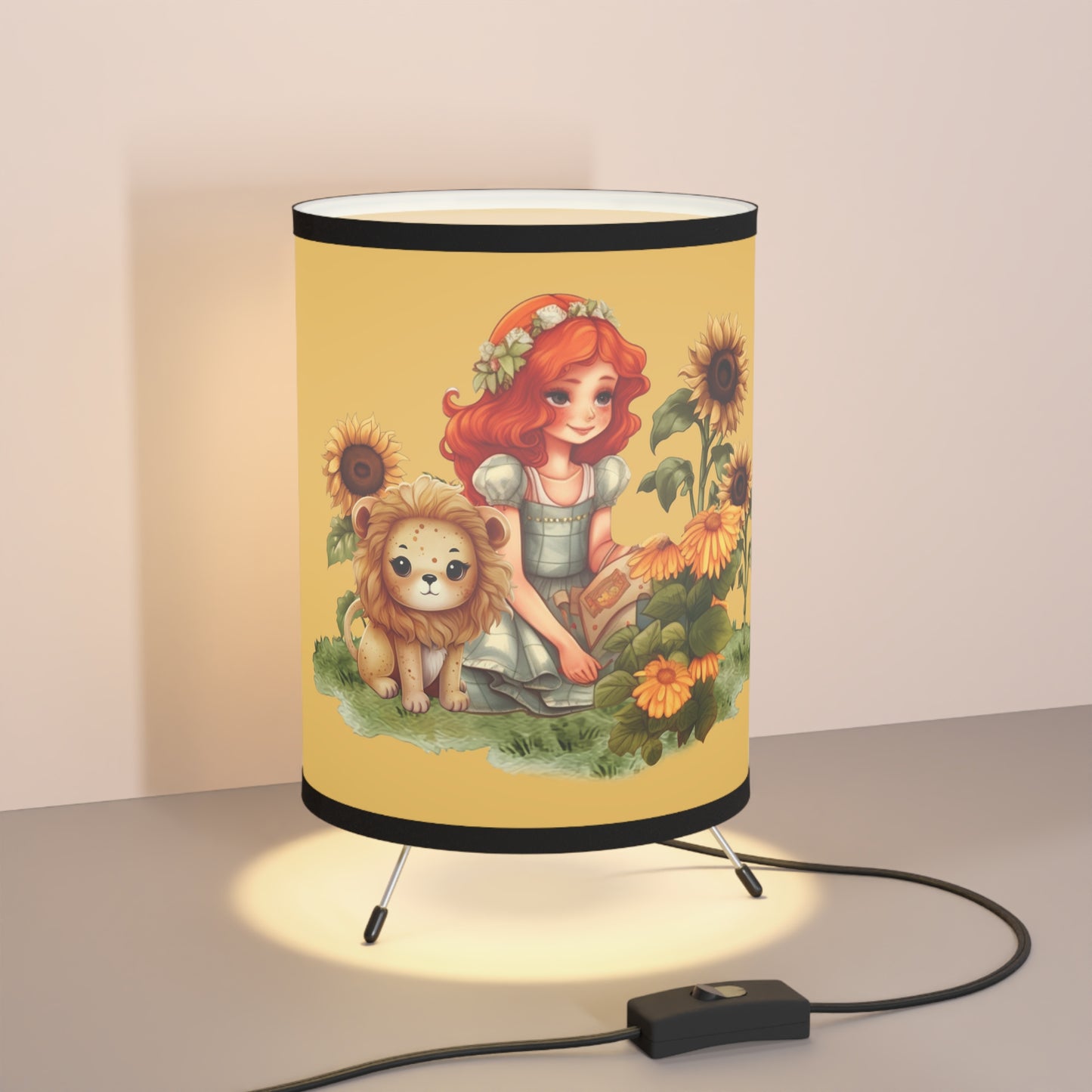 Leo Vintage Illustration Printed Shade Tripod Lamp, US\CA plug